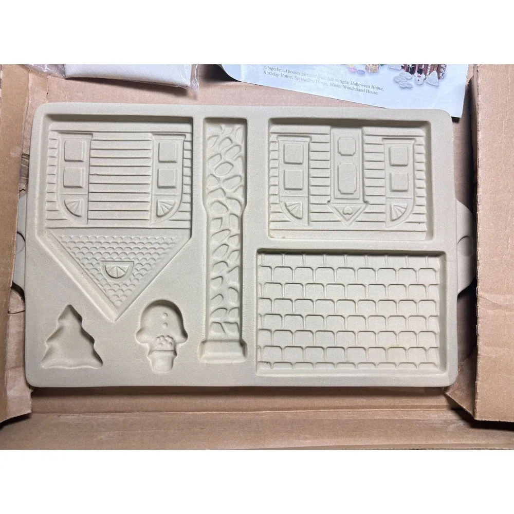 Pampered Chef Family Heritage Stoneware Gingerbread House Kit 1800 Made in USA